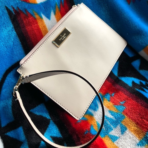 Kate Spade Handbags - New Kate Spade New York Wristlet